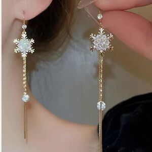 Elegant Gold Snowflake Drop Earrings